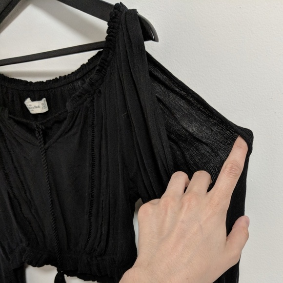 Abercrombie and Fitch cold shoulder boho crop top - Picture 3 of 4